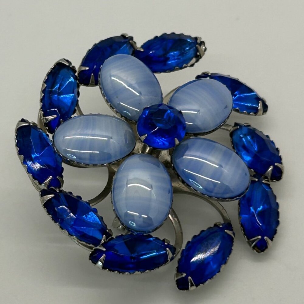 Vintage Blue Cabochon Brooch Rhinestone Floral Acrylic Plastics1940s-1950s Rivet - Picture 4 of 15